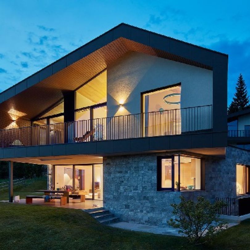 casa con giardino stile moderno e rustico